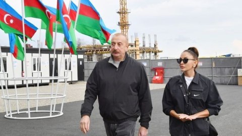 Prezident Mirziyoyevin Füzulidə tikdirdiyi məktəbə baş çəkdi