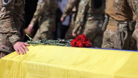 Ukrayna 80 hərbçisinin cəsədini geri aldı