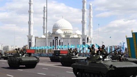 Qazaxıstan hansı ölkələrdən silah alır?