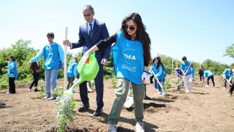 Leyla Əliyeva ekoloji aksiyada - FOTO