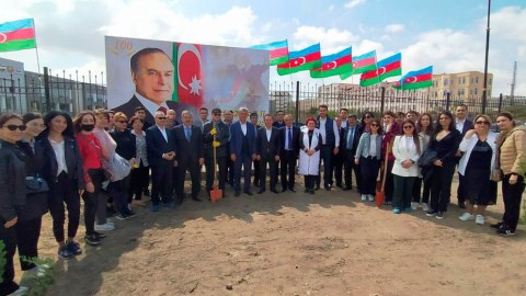 Nazirliyin kollektivi ağacəkmə kampaniyasında - FOTOLAR