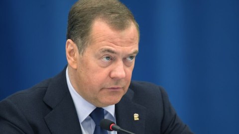 Almaniya Avropada liderliyini itirəcək - Medvedev