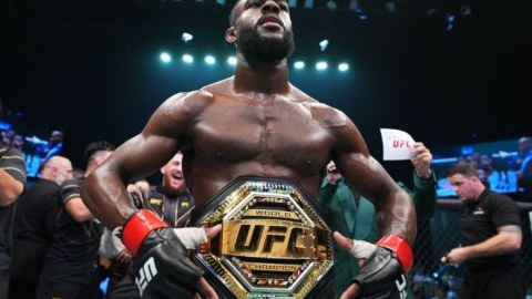 Sterlinq UFC çempionu titulunu qorudu