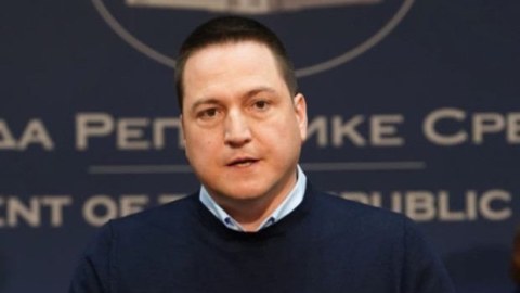 Məktəbdəki atışmadan sonra təhsil naziri istefa verdi
