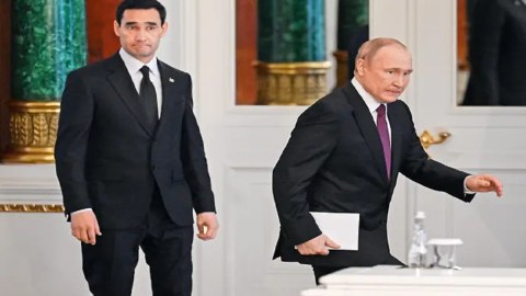 Putin Berdiməhəmmədovu Moskvadakı parada dəvət etdi