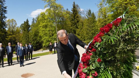 Nazir müstəqillik uğrunda həlak olanların abidəsini ziyarət etdi