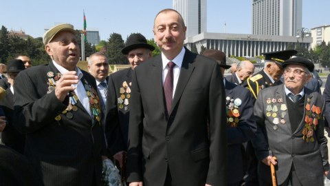 Prezident veteranları TƏBRİK ETDİ