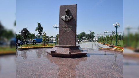 Özbəkistan XİN başçısı Heydər Əliyevi andı - FOTO