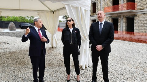 Prezident və xanımı Şuşadakı kompleksin tikintisi ilə tanış oldu