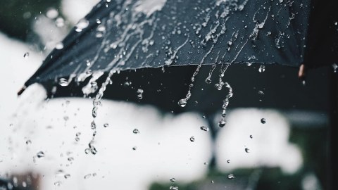 Günün havası - 28 dərəcə isti, yağış, dolu...