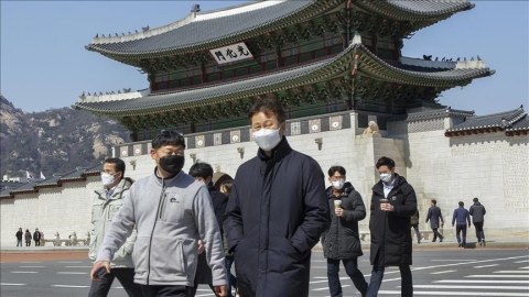 Daha bir ölkə koronavirus qadağalarını ləğv etdi 