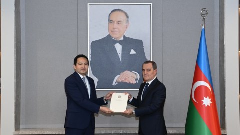 Qazaxıstanın yeni səfiri Azərbaycana gəldi 