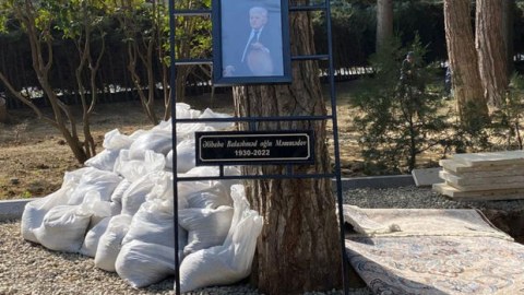 Xalq artistinin qəbirüstü abidəsinin eskizi geri qaytarılıb