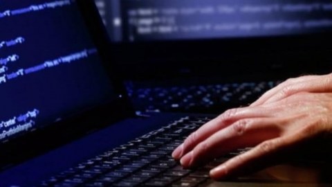 200 mindən çox məmurun şəxsi məlumatı internetə sızdı