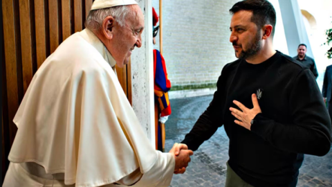 Zelenski Roma papası ilə görüşdü 