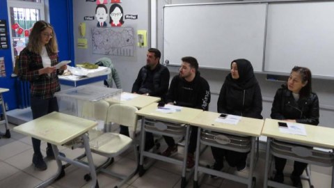 Türkiyədə məntəqə sədrləri seçki andı içdi