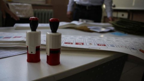 TARİXİ GÜN: Türkiyədə səsvermə başa çatdı - YENİLƏNİB