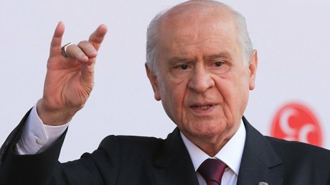 Bahçeli Ankarada səs verdi, namizədlərə uğurlar arzuladı