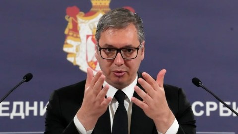 Vuçiç istefa verəcəyini açıqladı