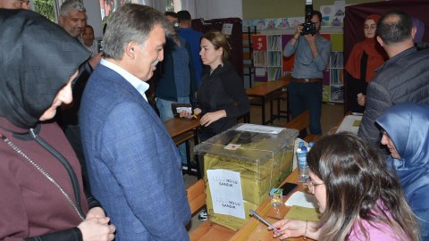 Abdullah Gül seçki ilə bağlı sualları cavablandırdı