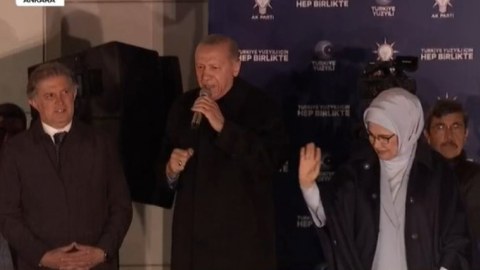 Ərdoğan: Rəqibimizdən öndəyik - VİDEO