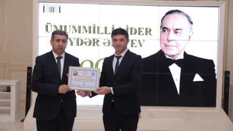 Partiya fəalları Heydər Əliyev Mərkəzini ziyarət ediblər - FOTOLAR