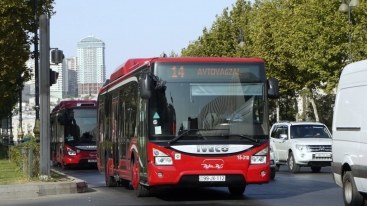 Bakıda 211 avtobus tıxacda qaldı