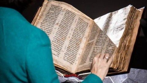 Mindən çox yaşı olan İncil 38 milyon dollara satıldı