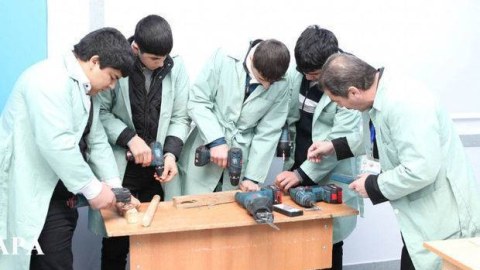 Peşə liseyləri məzunlarının yekun attestasiyası aparılıb