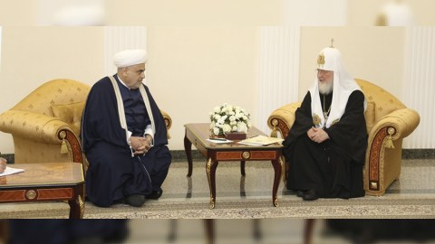 Şeyx Kazanda Patriarx Kirillə görüşdü