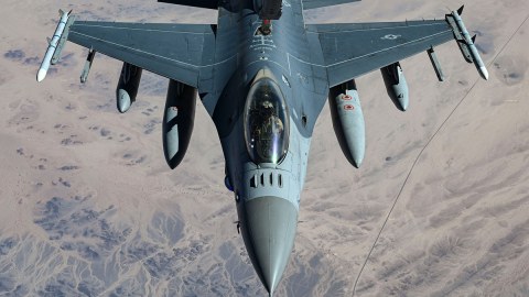 Qərb F-16-larla bağlı qərar verdi