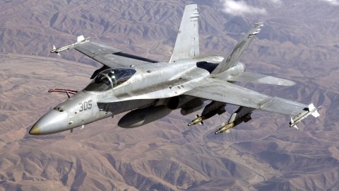 F-18 qırıcısı qəzaya uğradı