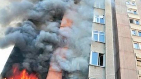 Paytaxtda beşmərtəbəli binada YANĞIN