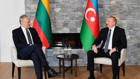 Prezidentlərin məhdud tərkibdə görüşü KEÇİRİLİB