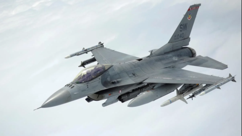 Ukraynalı hərbçilər F-16 təlimlərinə başlayıb