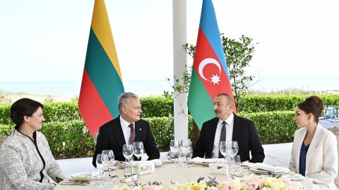 Vilnusda Prezident və birinci xanımın şərəfinə rəsmi lanç verildi