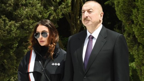 Prezident və xanımı Litvada abidəni ziyarət etdi