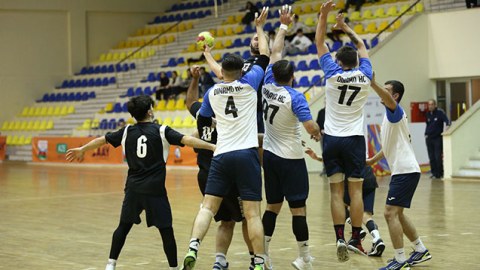 Təxirə salınmış oyunlarda gərgin mübarizə