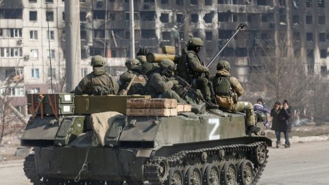 Rus tankları Rusiyaya girdi...
