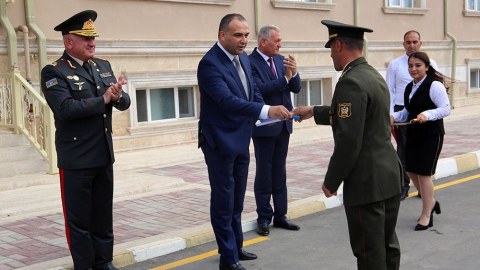 Azərbaycanda 459 hərbçiyə təmirli mənzil verilib