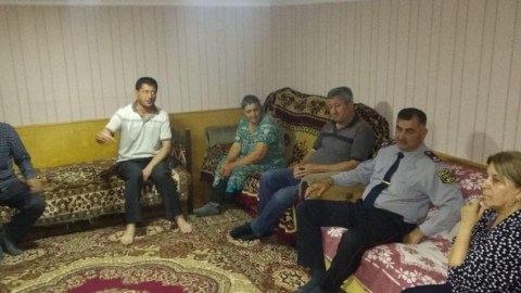 Özünü dənizə atan qadının uşağı atasına verildi 