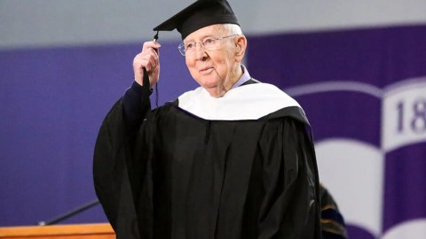 101 yaşlı kişi 78 il sonra diplom aldı