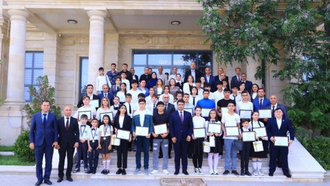 Neftçalanın icra başçısı istedadlı gəncləri təltif edib - FOTOLAR