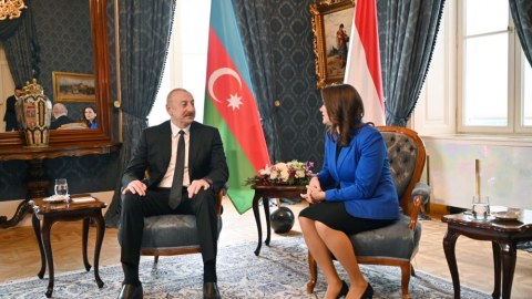 Azərbaycanla əlaqələr xüsusi əhəmiyyət kəsb edir - Macarıstan Prezidenti