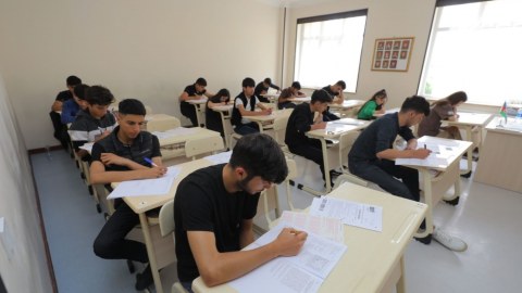 Qaydaları pozan 3 nəfər imtahandan xaric olunub