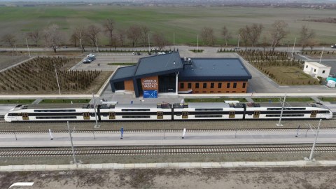 Həftəsonu dəmiryolu reyslərinin sayı artırıldı 