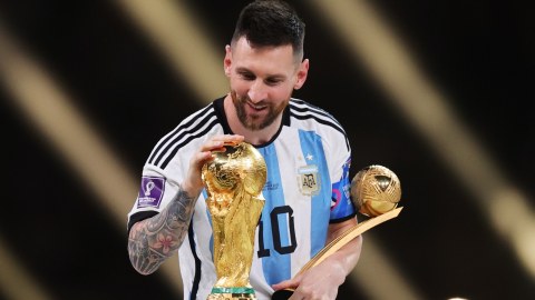 Messi dünya rekordunu təkrarladı