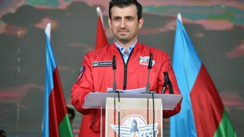 Bayraktar da xalqımızı təbrik etdi