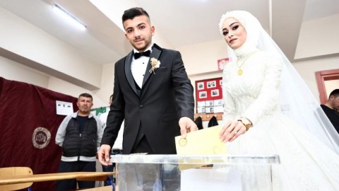 Toydan əvvəl seçkiyə getdilər