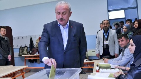 Türkiyə parlamentinin sədri səs verdi